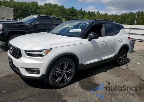 2021 Volvo Xc40 T5 R-Design z USA, uszkodzony, nr VIN YV4162UM3M2405076